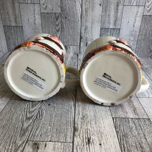Publix - The Pilgrim Pair Of Thanksgiving Coffee Mugs 2 Ladies In Original Box - Picture 8 of 14